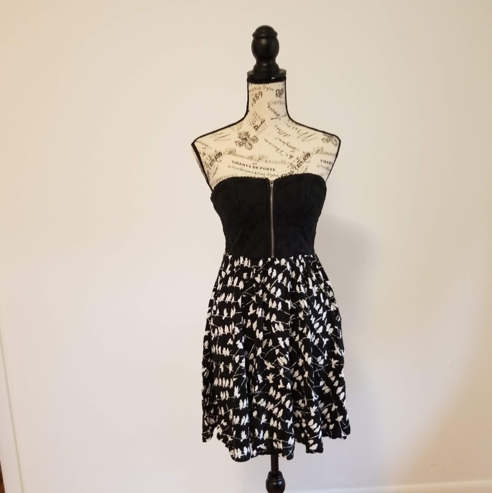Strapless dummer dress